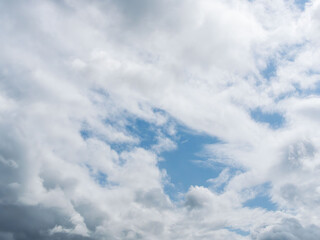 春の変わり易い天気 　青空と雲11
