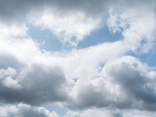 春の変わり易い天気 　青空と雲05