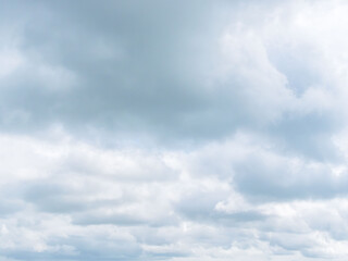 春の雲の多い空16