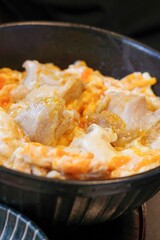 丼に入った親子丼