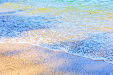 穏やかな波打ち際