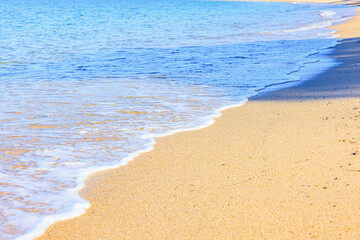 穏やかな波打ち際