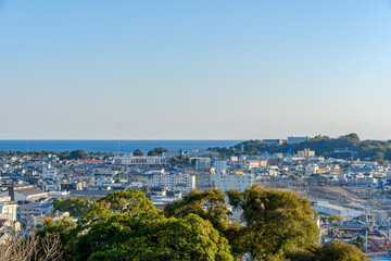 Fototapeta premium 丹鶴城公園から望む和歌山県新宮市の町並み