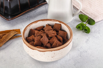 Dry sweet chocolate ceral flakes