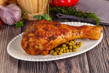 Baked turkey drumstick served green peas