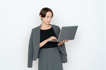 白バックのミドルのビジネスウーマン