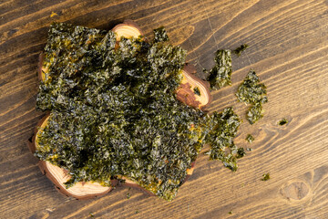 natural green algae that are used to prepare Japanese dishes