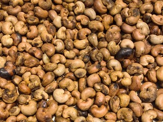 Raw Cashews: Natural Texture and Shape
