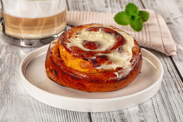 Glazed cinnabon swirl with icing