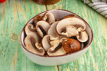 Sliced raw brown royal champignon