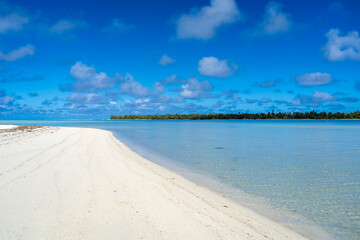Obraz premium Pristine white sand beach of Tereia in Maupiti, French Polynesia