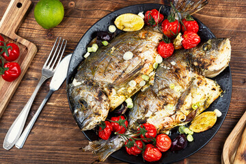 Grilled dorado with tomatoes.