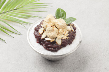    Patbingsu is a food made by mixing finely chopped ice cubes with boiled red beans, sugar, condensed milk, etc.