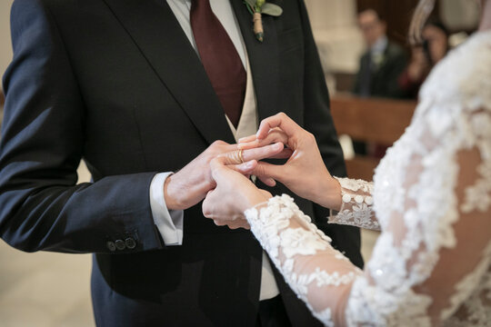 boda, mano, novia, amor, novio, anillas, par, ceremonia, agiotaje, casado, compromiso, esposos, romance, celebraciones, junto, digno, participaci&oacute;n, desposar, casarse, religioso, concepto, s&iacute;mbolo