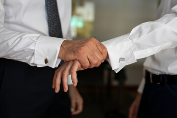 Fototapeta premium agiotaje, mano, trabajo en equipo, acuerdo, éxitos, confianza, hombre, colaboración, concepto, puño, empresario