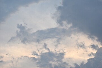 Obraz premium white and dark rain cloud floating on sky in evening