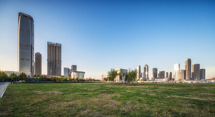 Fototapeta premium Warm Morning Light Over Cityscape and Urban Park