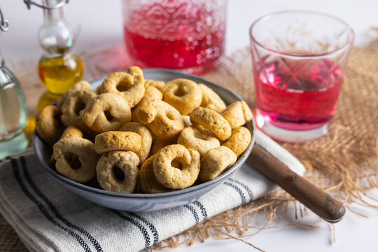 Italian taralli cookie.