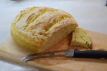 Golden Brown Bread with Crispy Crust and Soft Interior