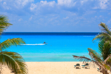 Obraz premium Beautiful beach at Caribbean sea in Playa del Carmen, Mexico.