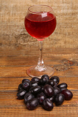 glass of wine and grapes