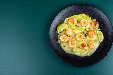 Delicious scallops with sauce.