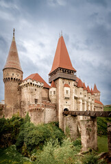 Fototapeta premium Corvin Castle, Romania – A stunning Gothic fortress in Hunedoara. This medieval gem features towers, a drawbridge, and rich history. Perfect for travel, architecture, and editorial use.