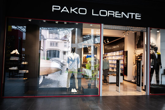 Modern Pako Lorente clothing store facade featuring elegant displays and stylish interior design