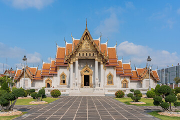 Obraz premium Wat Benchamabophit Dusitvanaram or White Marble Temple is Famous in Bangkok Thailand.