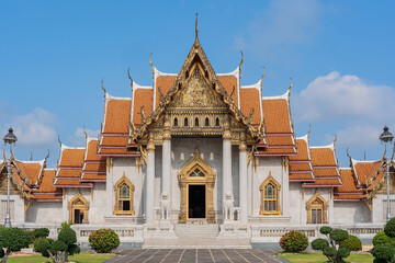 Fototapeta premium Wat Benchamabophit Dusitvanaram or White Marble Temple is Famous in Bangkok Thailand.