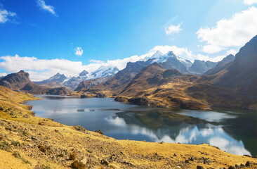 Fototapeta premium Lake in Cordillera