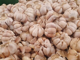 garlic on the market