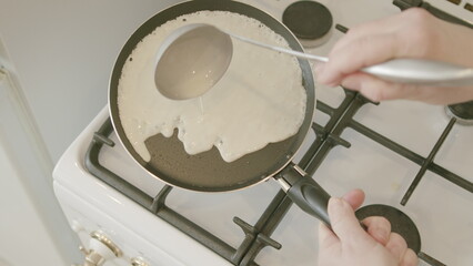Obraz premium Using a nonstick pan on the gas stove is a great option for quick and easy cooking