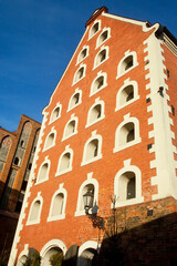 Spichlerz z murami obronnymi, Toruń, Polska, Old brick Granary in Toruń, Poland	