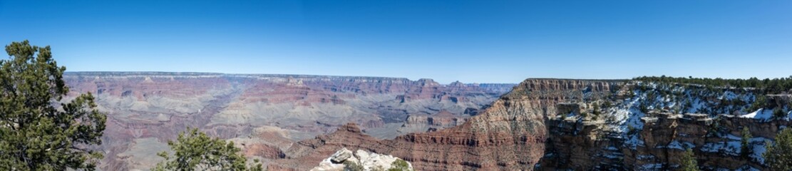 Das Bild h&auml;lt drei verschiedene Momente eines Grand-Canyon-Panoramas fest und zeigt das Wahrzeichen Wetterbedingungen.