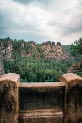 Obraz premium Rock formations of interesting shapes located among the coniferous forest.