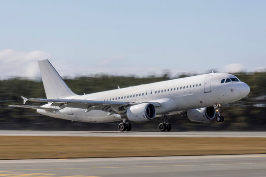 Reg:LY-WIL, GetJet Airlines, Airbus A320-214.
