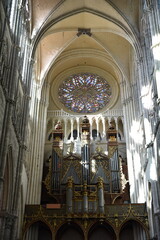 Grand orgue de la cathédrale à Amiens. France