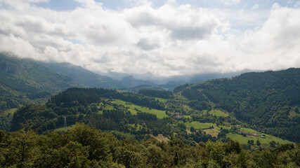 Fototapeta premium This image captures a stunning landscape in the north of Spain, featuring rolling green hills.