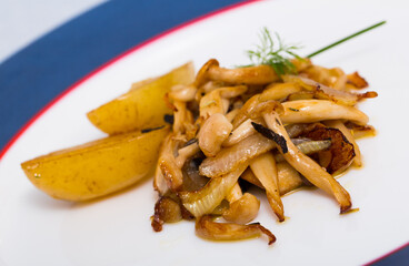 Delicious roasted wood mushrooms with baked new potatoes..