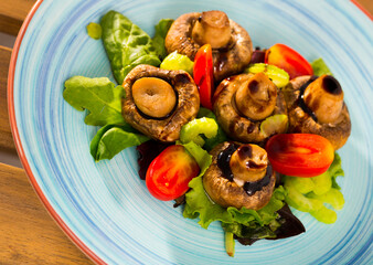 Champignons marinated in soy sauce with balsamic, baked in the oven and served with vegetables
