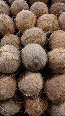 coco seco, o fruto del cocotero, muy empleado en postres, dulces,  cocina y demas  recetas