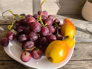 red juicy ripe grapes on a plate