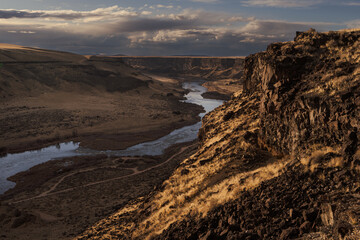Majestic River Canyon Overlook &ndash; Expansive Idaho Landscape