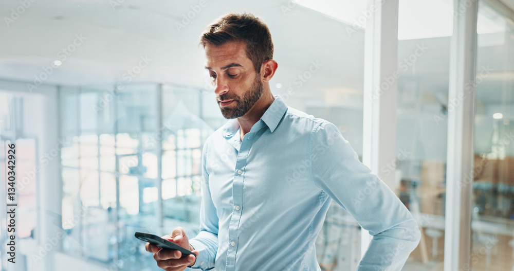 Aufkleber office, businessman and scroll with smartphone for reading, online communication and text to contact