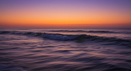 Obraz premium Serene Ocean Waves at Sunset Tranquil Seascape with Golden Sky