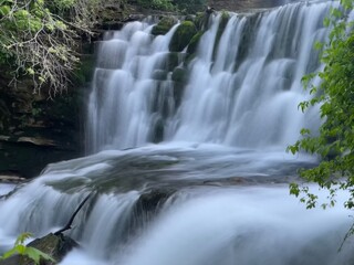 Fototapeta premium Blanchard Springs Recreational Area, long exposure Mirror Lake Waterfall at sunset 