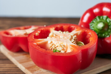 Sliced red bell pepper on cutting board, closeup view © Vin.rusanov