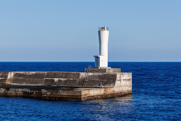 航路の終点、太平洋の大きな孤島、八丈島の底土港に入港。
東海汽船東京湾〜伊豆諸島八丈島、太平洋航路の橘丸船上にて - 2025
