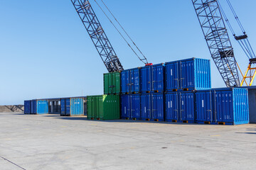 並んでいるのは東海汽船の運搬用コンテナである。
航路の終点、太平洋の大きな孤島、八丈島の底土港に入港。
東京都伊豆諸島八丈島-2025年
